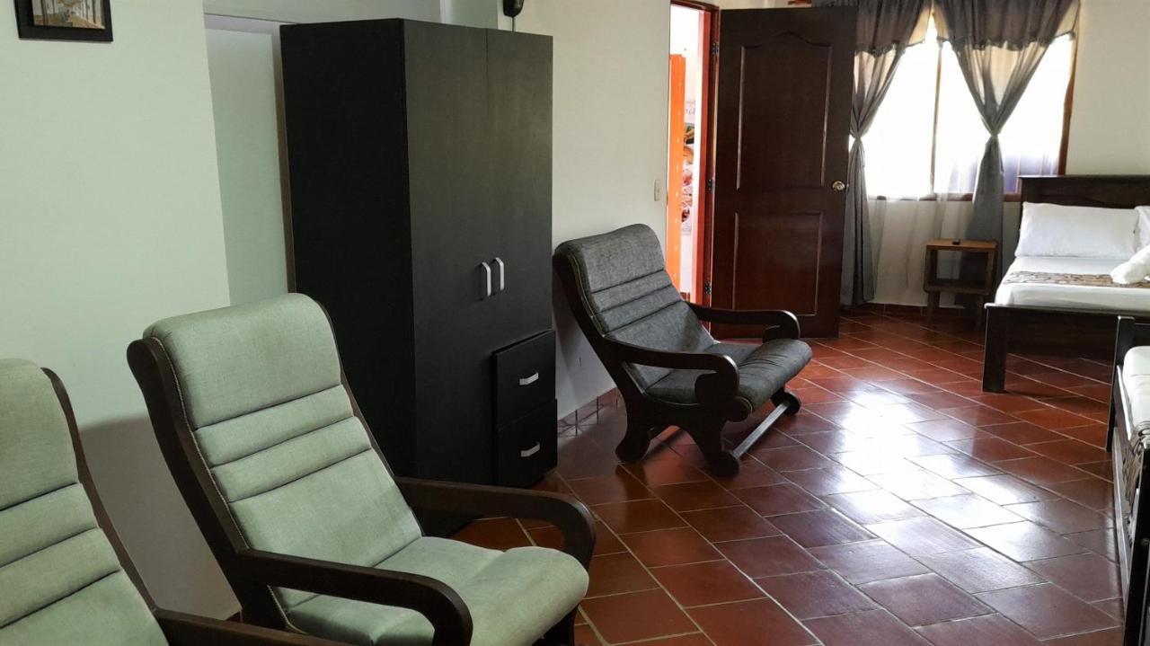 Hotel Campestre Palmas Del Zamorano San Gil Esterno foto