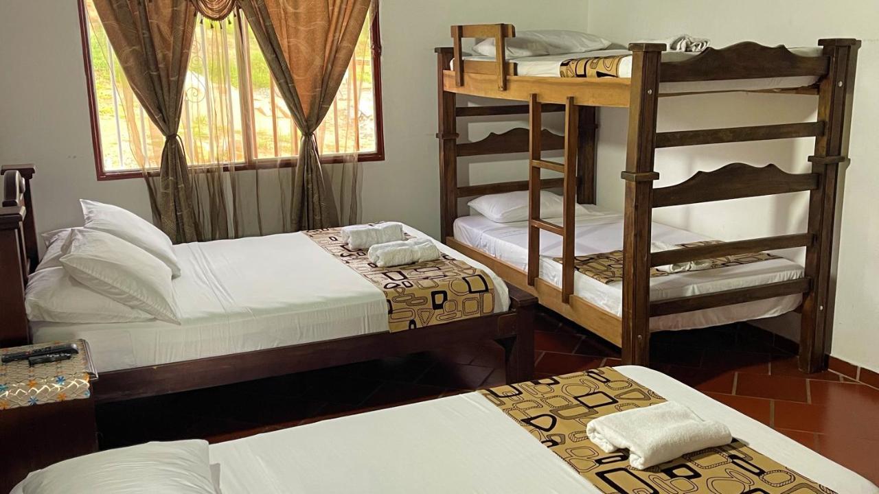 Hotel Campestre Palmas Del Zamorano San Gil Esterno foto