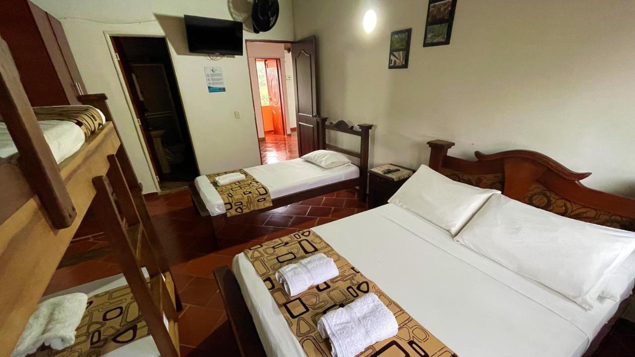 Hotel Campestre Palmas Del Zamorano San Gil Esterno foto