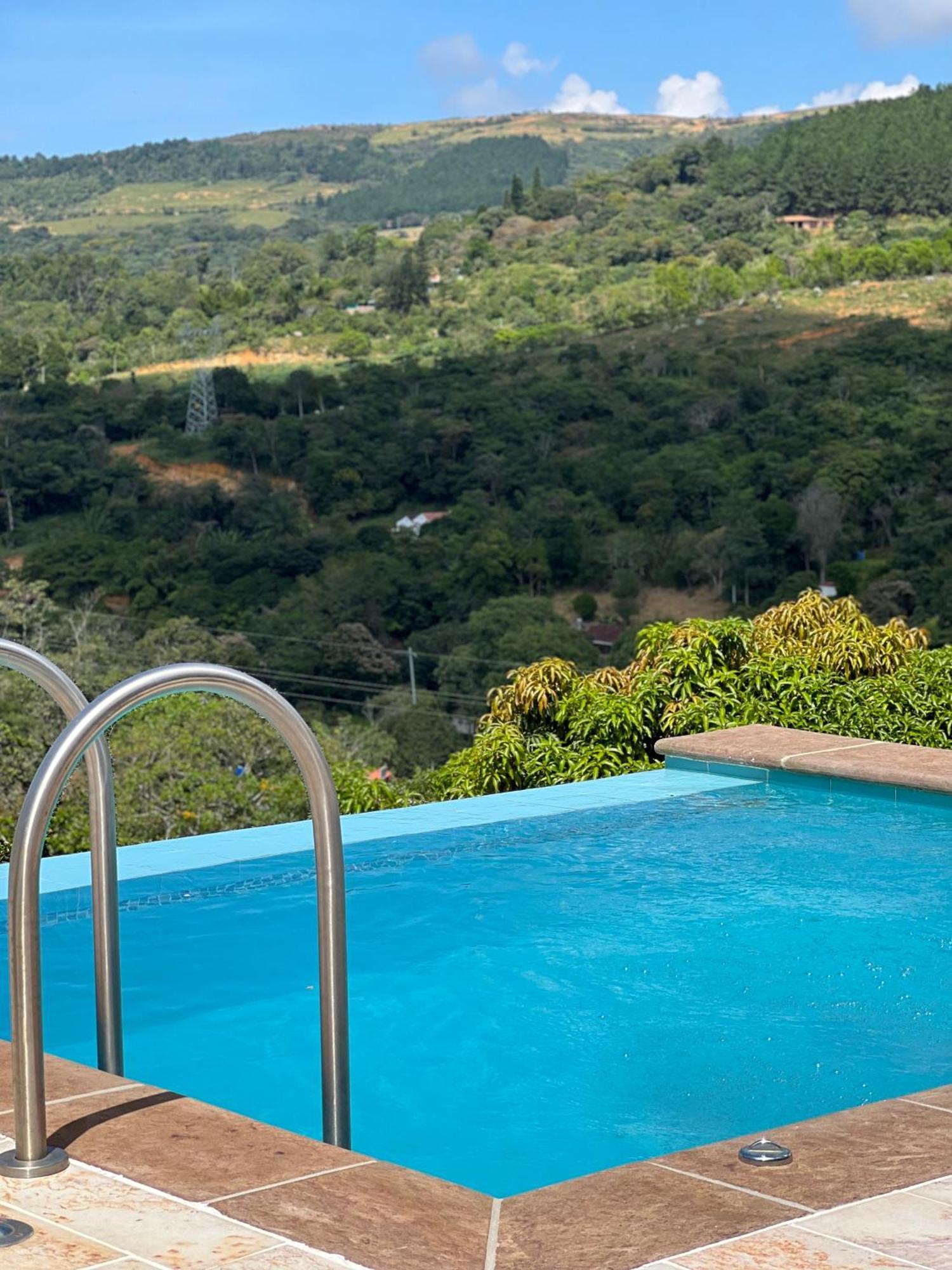 Hotel Campestre Palmas Del Zamorano San Gil Esterno foto