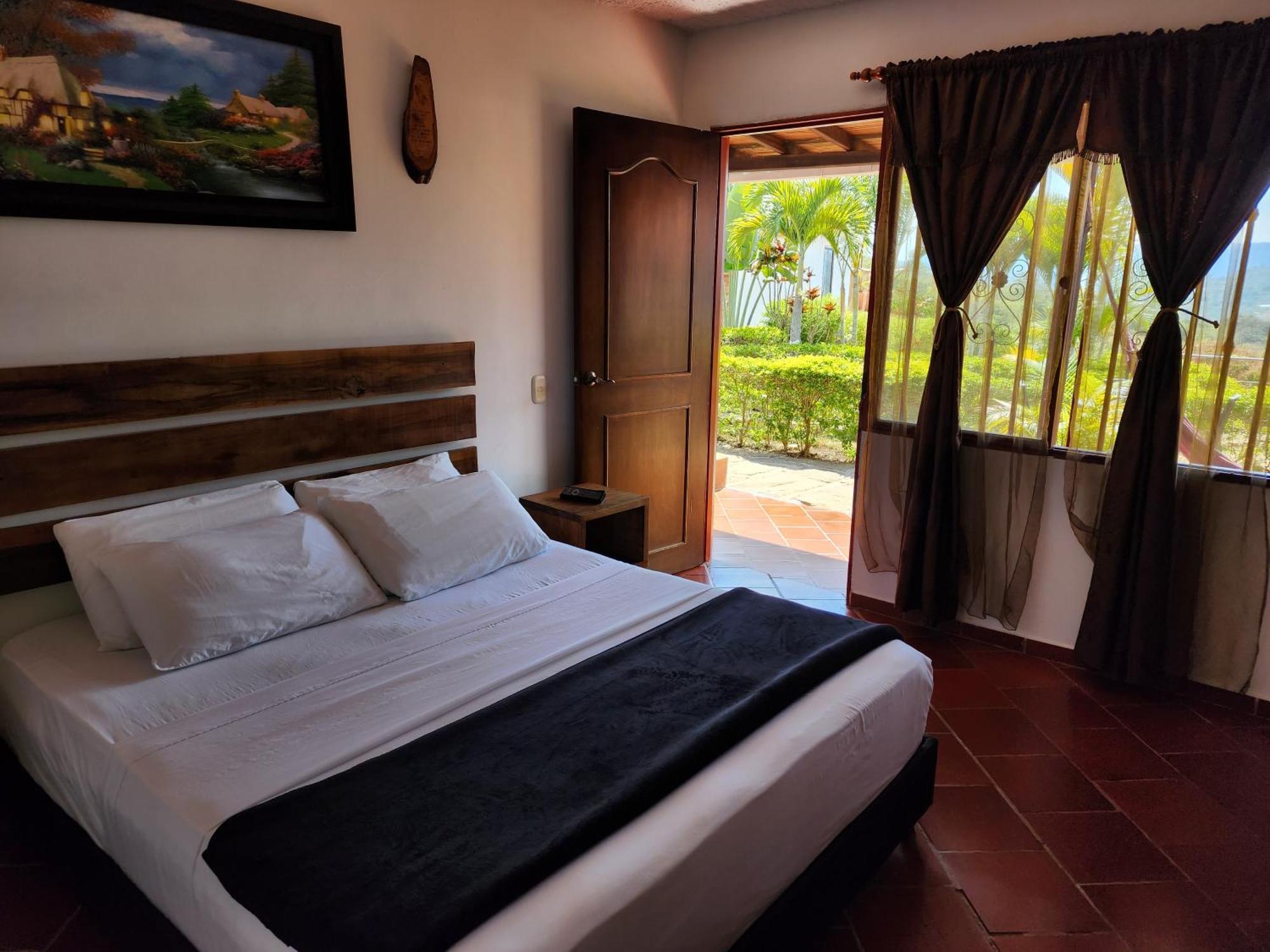 Hotel Campestre Palmas Del Zamorano San Gil Esterno foto
