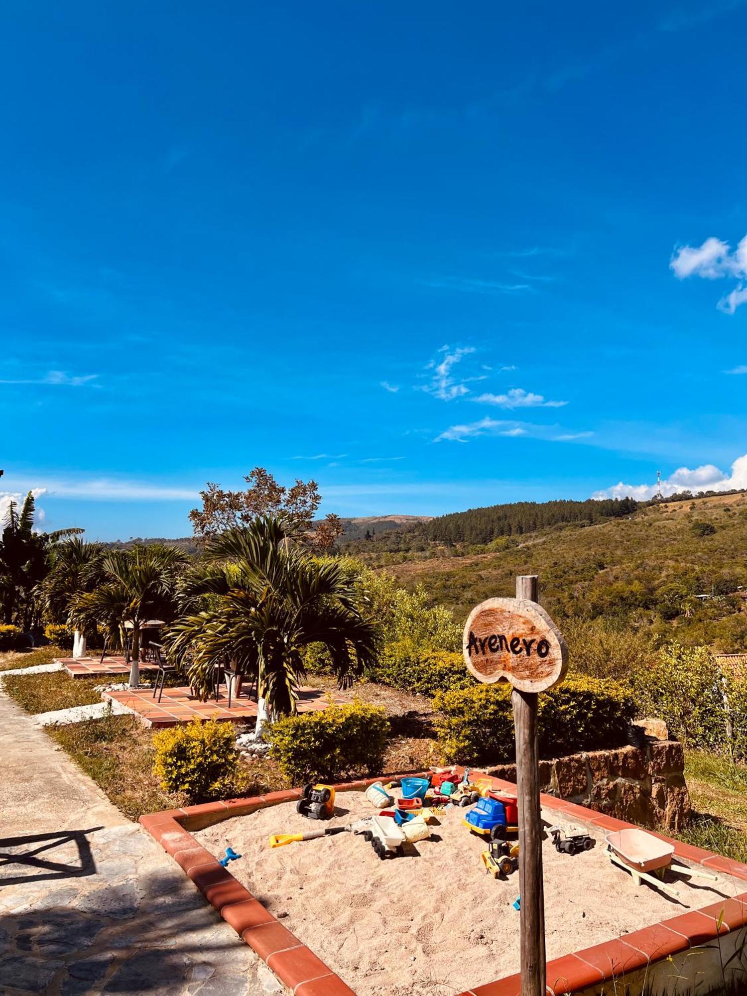 Hotel Campestre Palmas Del Zamorano San Gil Esterno foto