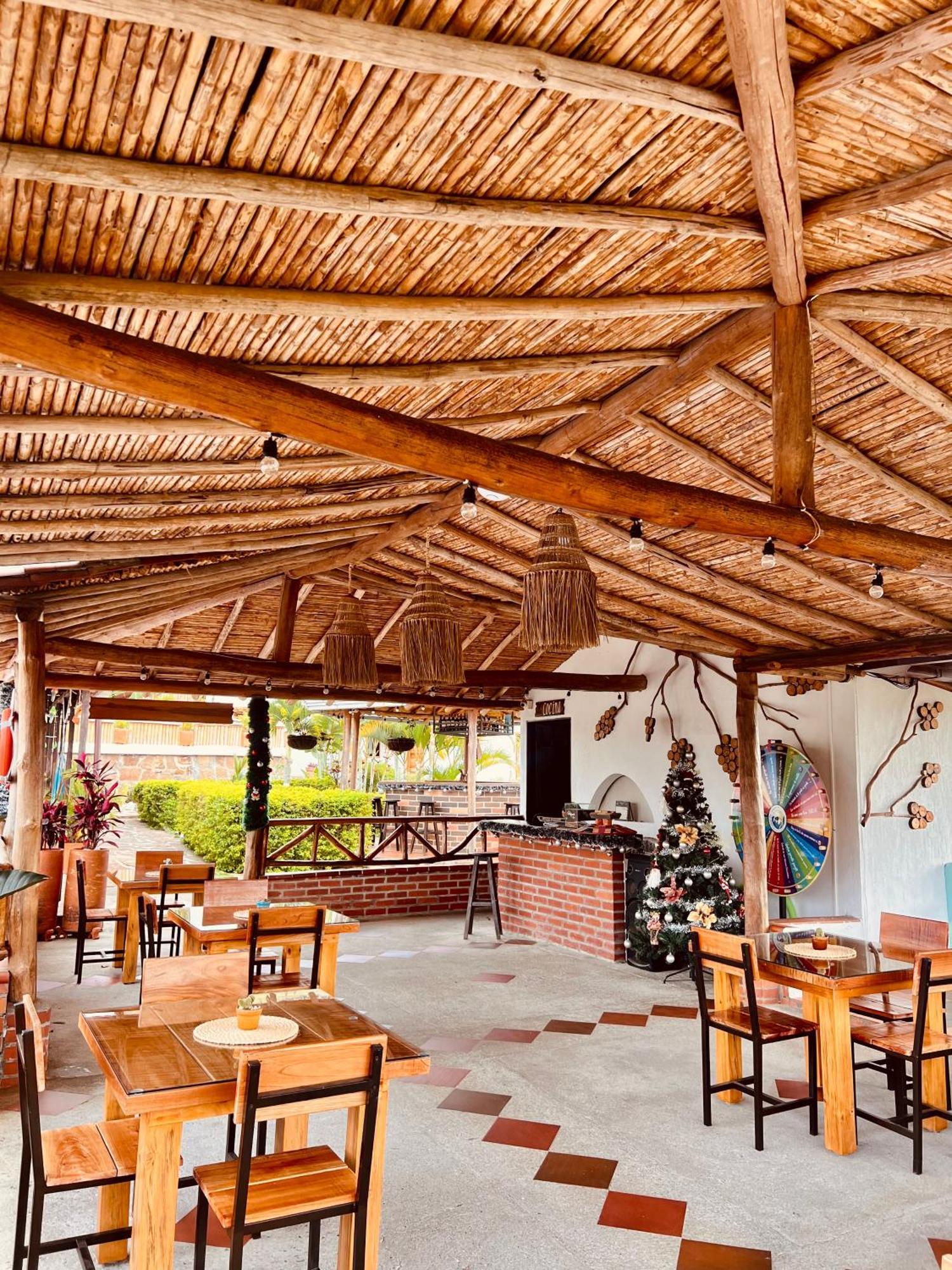 Hotel Campestre Palmas Del Zamorano San Gil Esterno foto